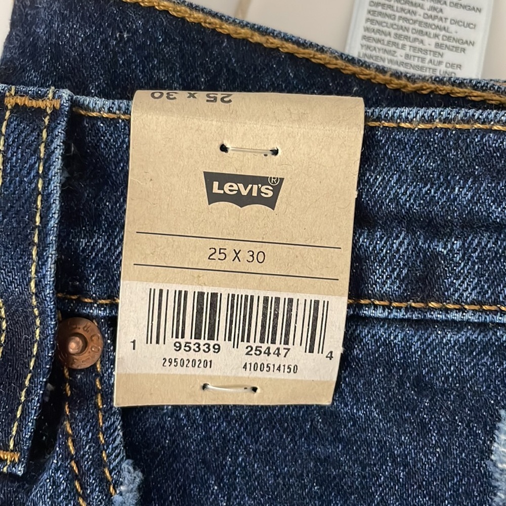 Levi Jeans✨ - Picture 3 of 8